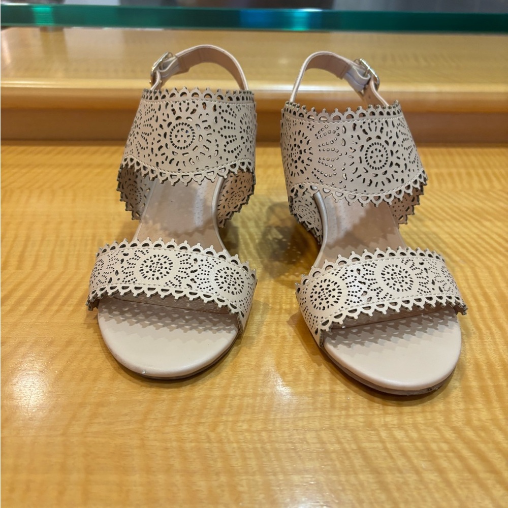 🌸 XOXO Simmons Cutout Cream Brown  Wedge Heel 🌸